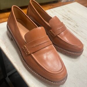 Like-new leather loafers